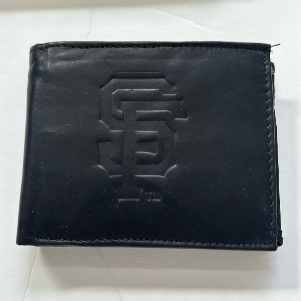 Men’s black SF Giants wallet.